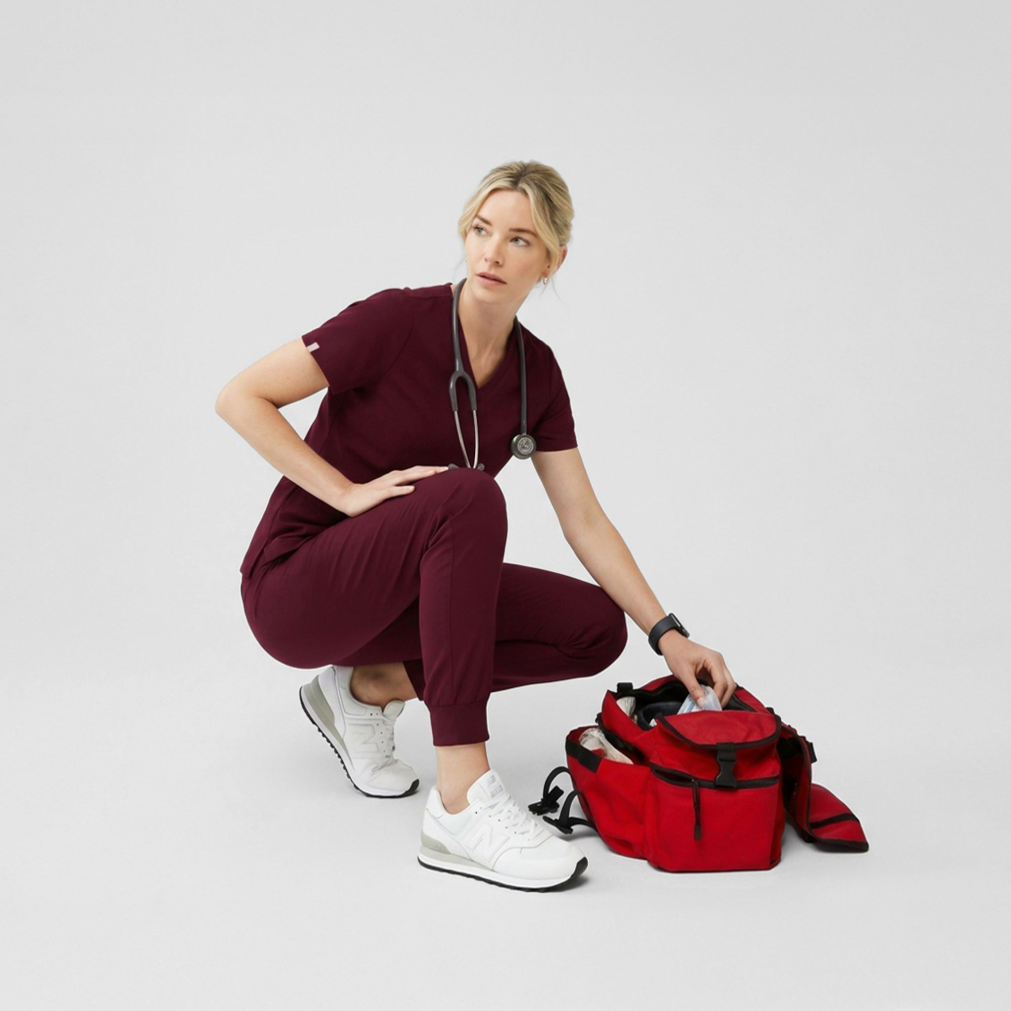 Zenir | Women's Easy-Fit Jogger Scrub Pants - Burgundy