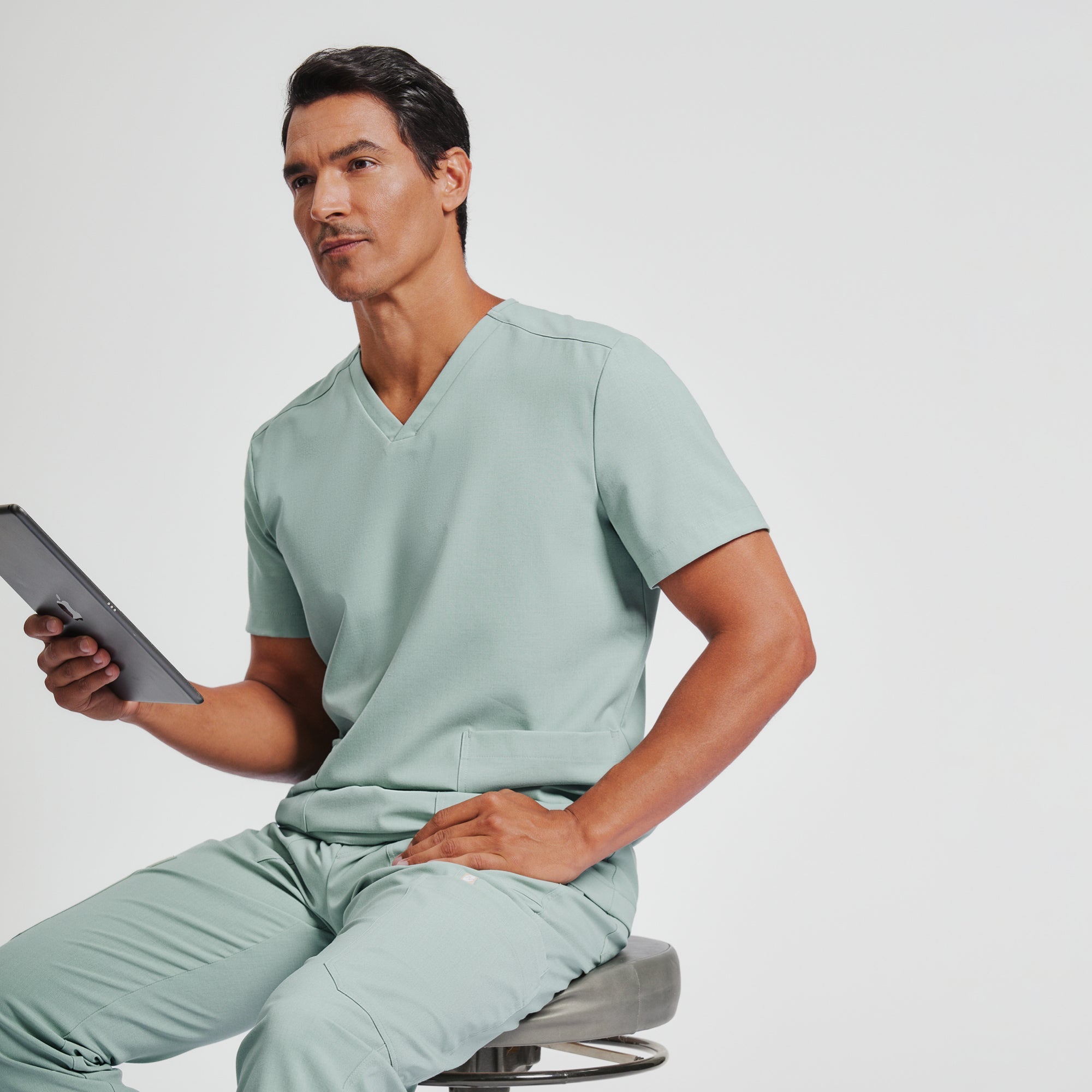 Zenir | Men's VersaPocket Scrub Top - Sage Green