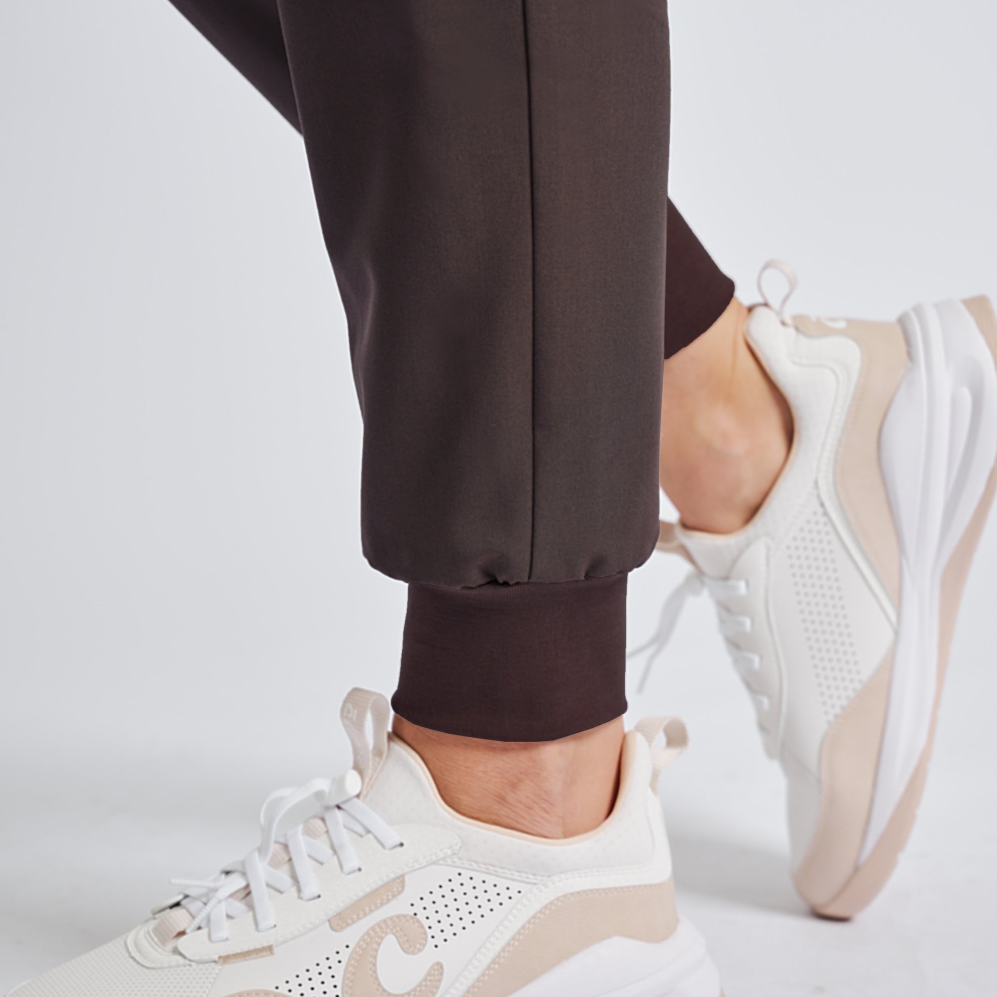 Zenir | Women's Easy-Fit Jogger Scrub Pants - Brown