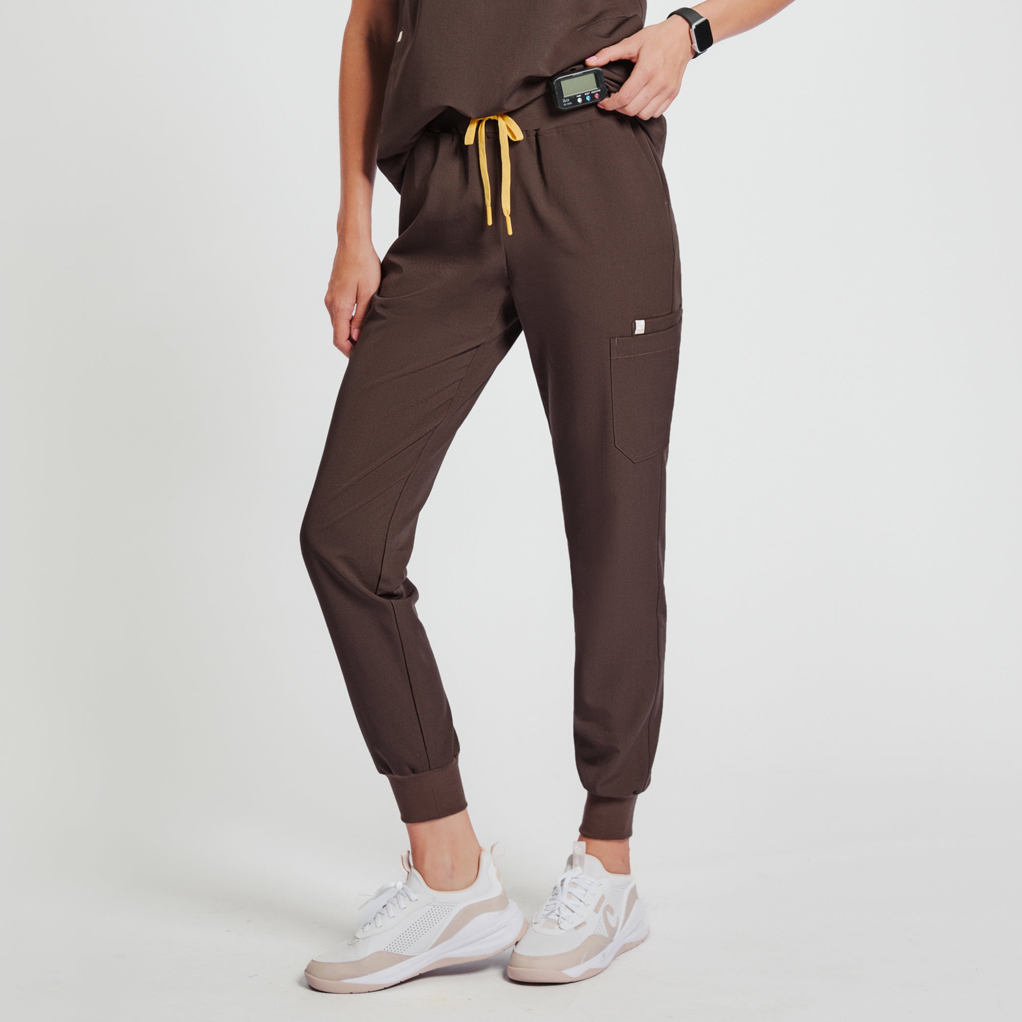 Zenir | Women's Easy-Fit Jogger Scrub Pants - Brown