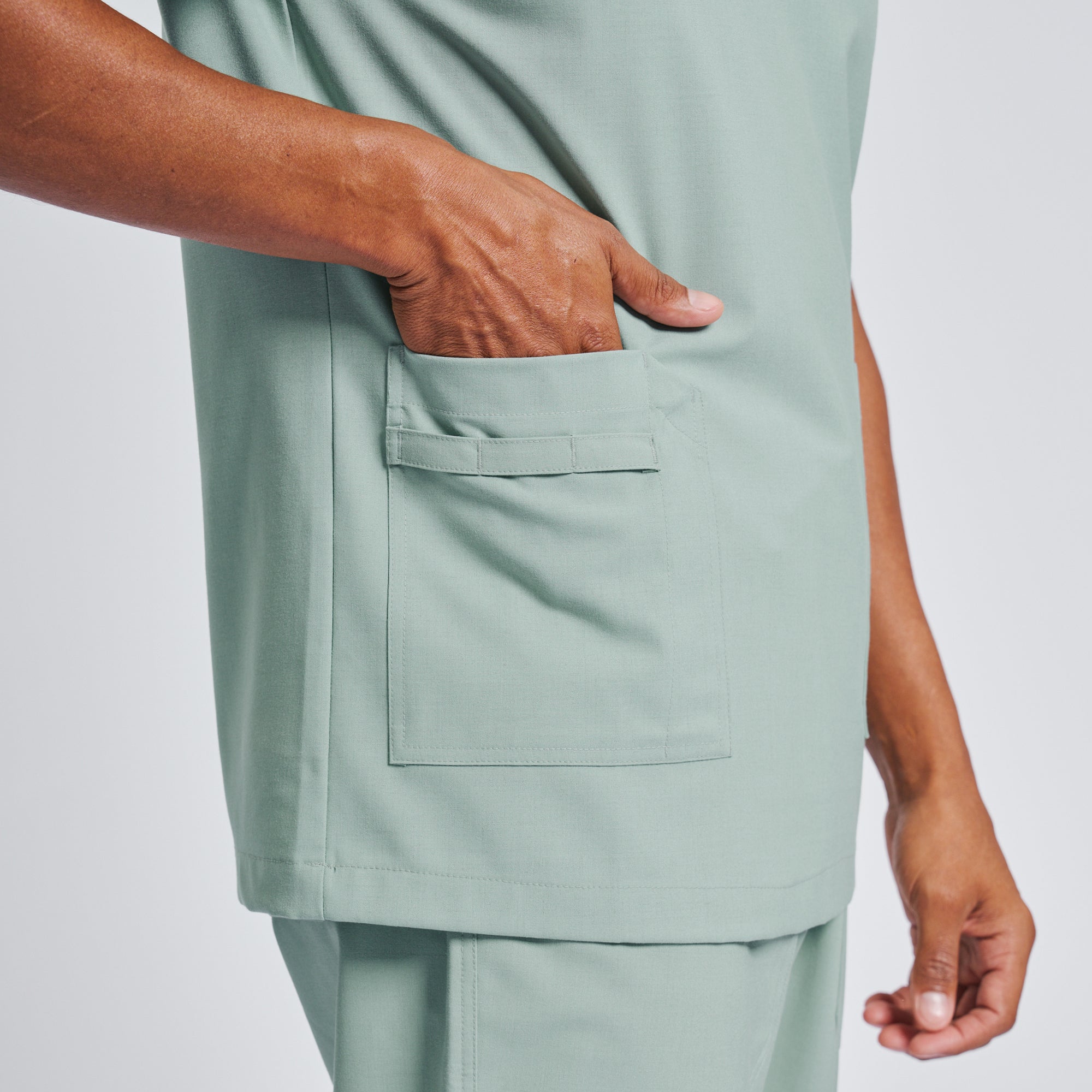 Zenir | Men's VersaPocket Scrub Top - Sage Green