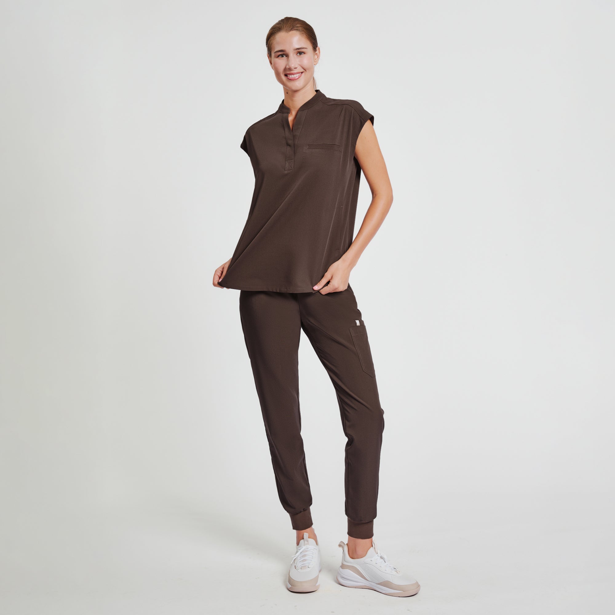 Zenir | Women's Easy-Fit Jogger Scrub Pants - Brown