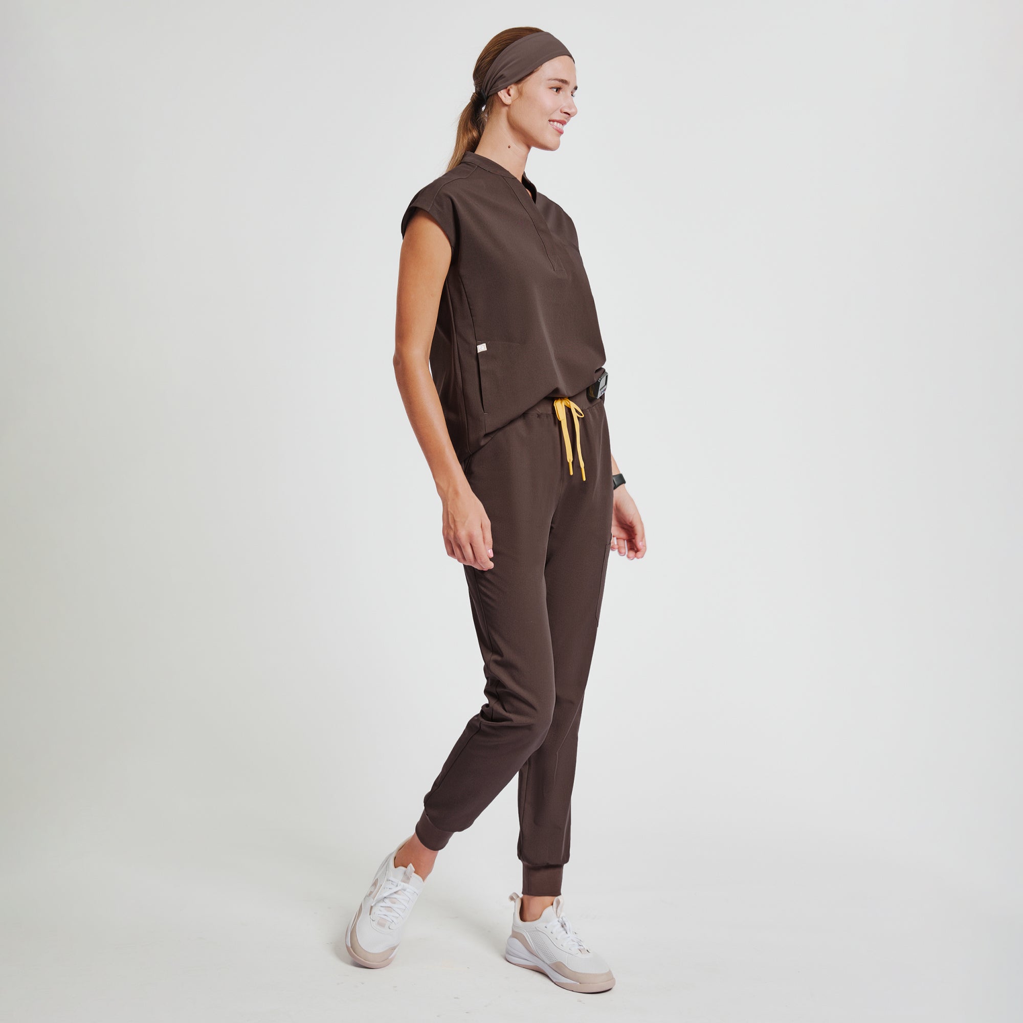 Zenir | Women's Easy-Fit Jogger Scrub Pants - Brown