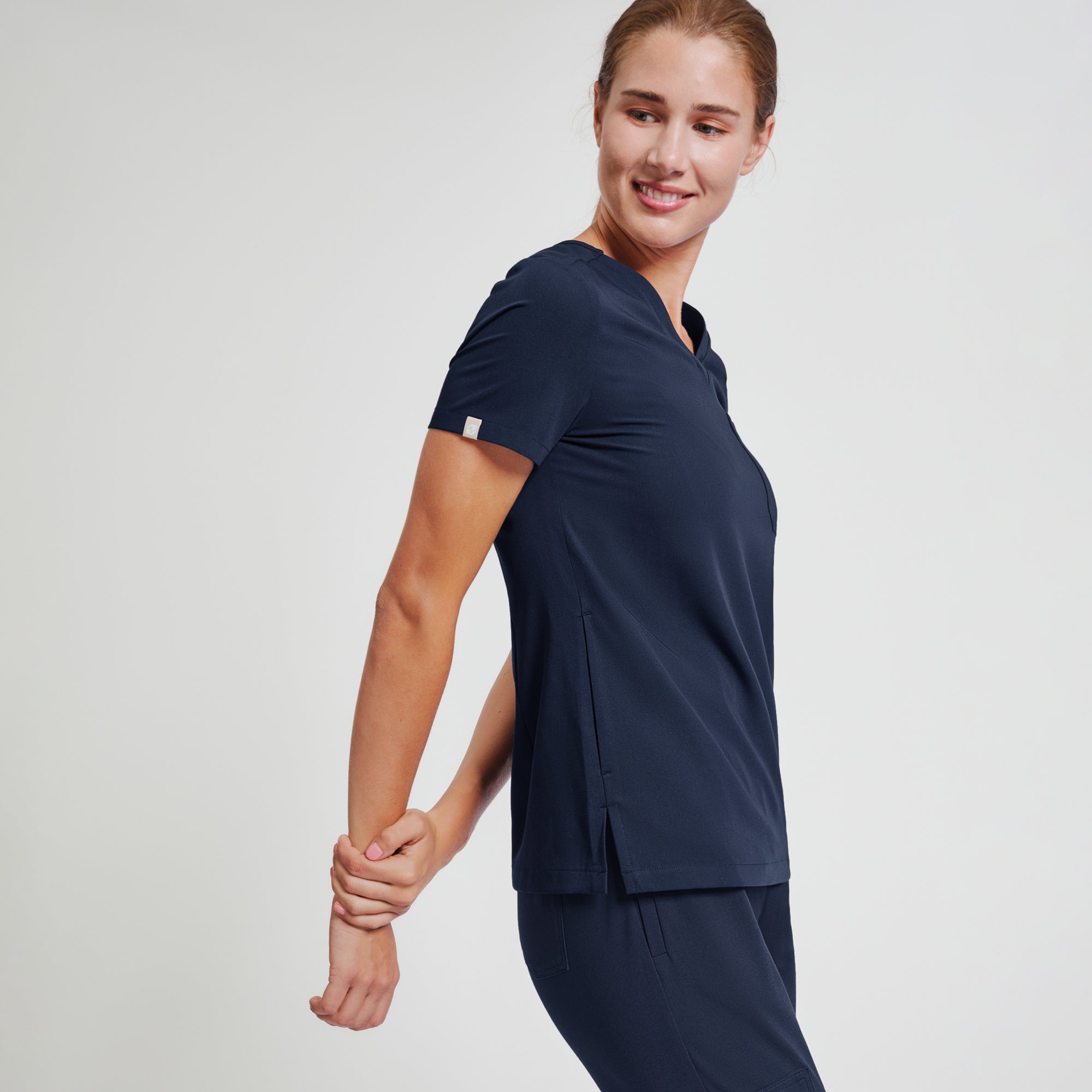 Zenir | Women's Core 3 Pocket Scrub Top - Navy